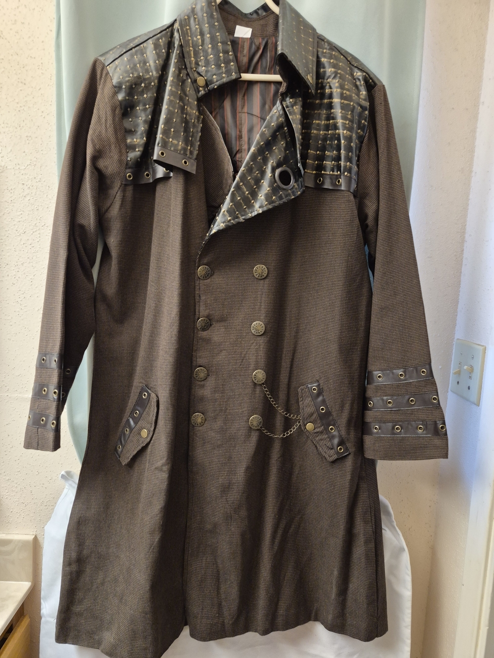 Spirit Brown Men's Double-Breasted Trench Coat with Studded Yoke